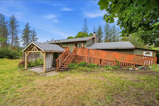 16310 N Suncrest Dr, Nine Mile Falls, WA 99026