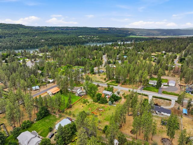 16310 N Suncrest Dr, Nine Mile Falls, WA 99026