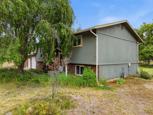 16310 N Suncrest Dr, Nine Mile Falls, WA 99026