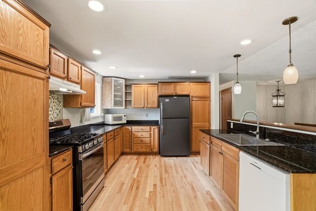 16310 N Suncrest Dr, Nine Mile Falls, WA 99026