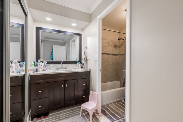 8630 Waukegan Road 317, Morton Grove, IL 60053