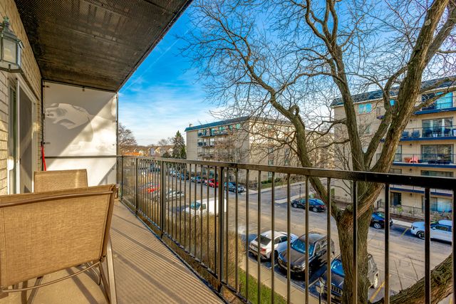 8630 Waukegan Road 317, Morton Grove, IL 60053