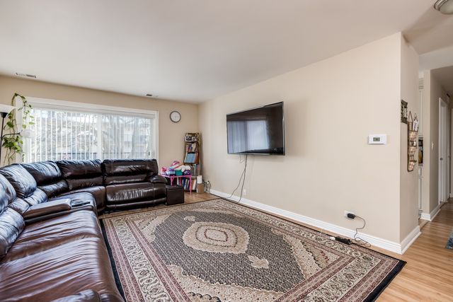 8630 Waukegan Road 317, Morton Grove, IL 60053