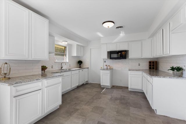 2205 Pine Tree Rd., Longview, TX 75604