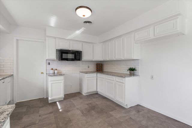 2205 Pine Tree Rd., Longview, TX 75604