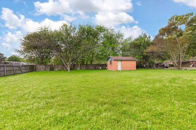 2205 Pine Tree Rd., Longview, TX 75604