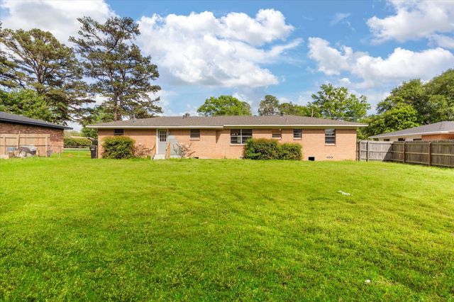 2205 Pine Tree Rd., Longview, TX 75604