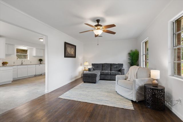 2205 Pine Tree Rd., Longview, TX 75604