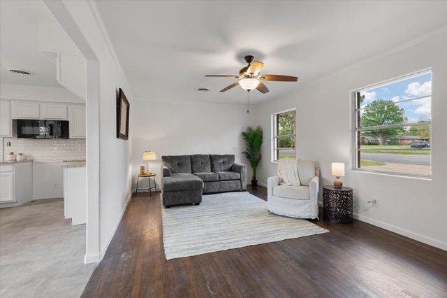 2205 Pine Tree Rd., Longview, TX 75604