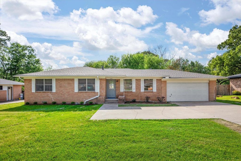 2205 Pine Tree Rd., Longview, TX 75604