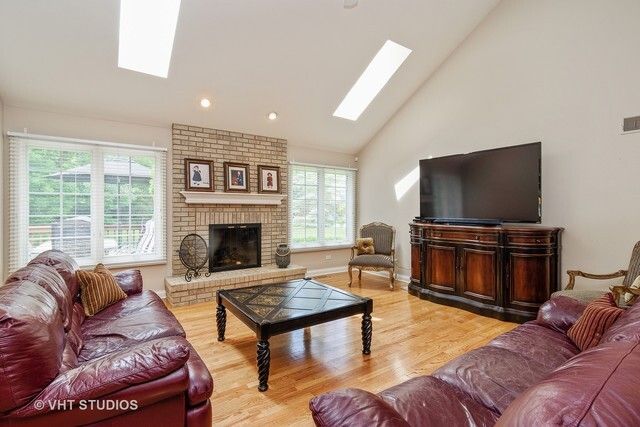 20 LOCHBROOK Lane, Inverness, IL 60010