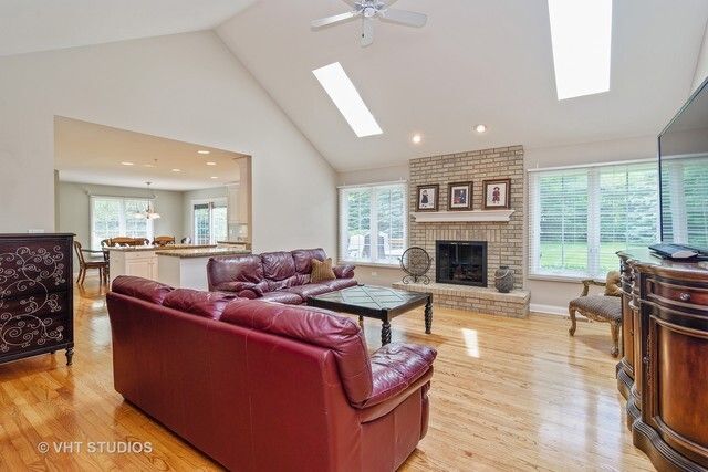 20 LOCHBROOK Lane, Inverness, IL 60010