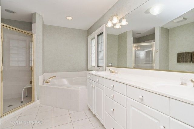 20 LOCHBROOK Lane, Inverness, IL 60010