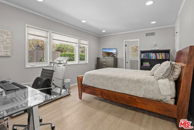 3820 Mandeville Canyon Road, Los Angeles, CA 90049