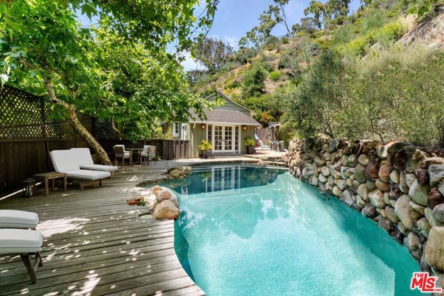 3820 Mandeville Canyon Road, Los Angeles, CA 90049
