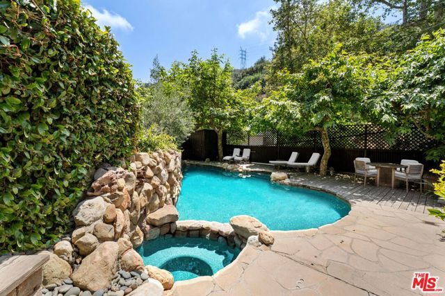 3820 Mandeville Canyon Road, Los Angeles, CA 90049