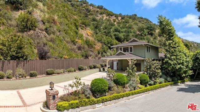 3820 Mandeville Canyon Road, Los Angeles, CA 90049