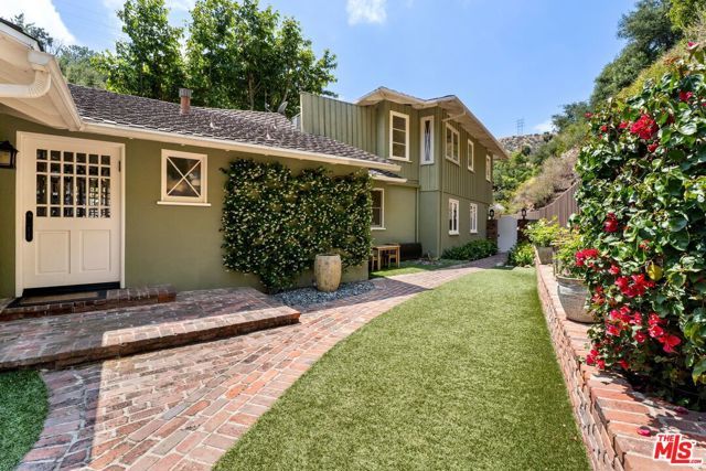 3820 Mandeville Canyon Road, Los Angeles, CA 90049