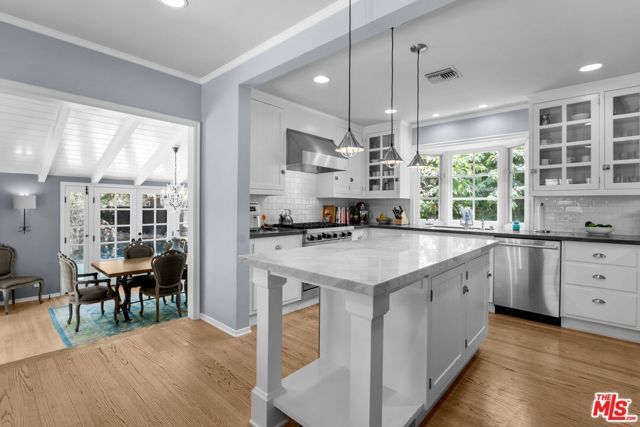 3820 Mandeville Canyon Road, Los Angeles, CA 90049