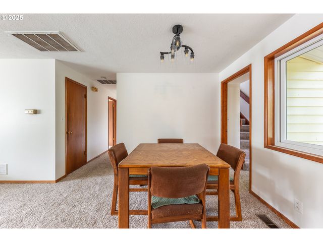 217 Ne CHAMBERS Ct, Newport, OR 97365