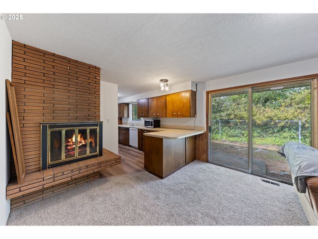 217 Ne CHAMBERS Ct, Newport, OR 97365