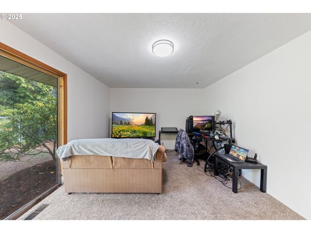 217 Ne CHAMBERS Ct, Newport, OR 97365