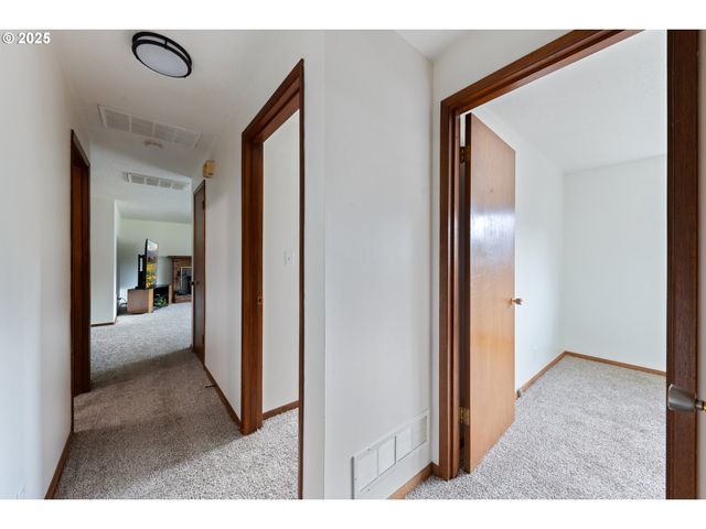 217 Ne CHAMBERS Ct, Newport, OR 97365