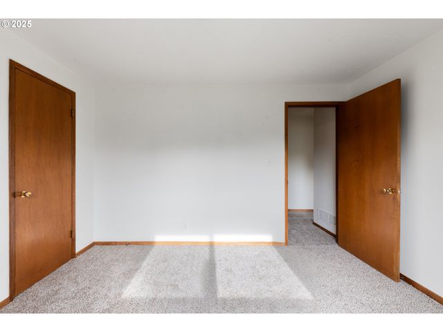 217 Ne CHAMBERS Ct, Newport, OR 97365