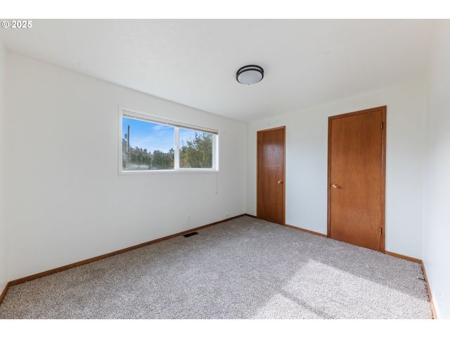 217 Ne CHAMBERS Ct, Newport, OR 97365