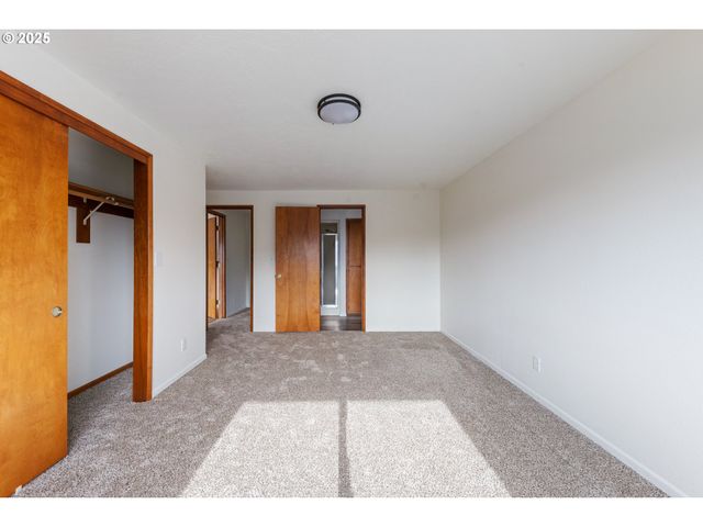 217 Ne CHAMBERS Ct, Newport, OR 97365