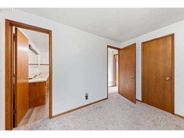 217 Ne CHAMBERS Ct, Newport, OR 97365