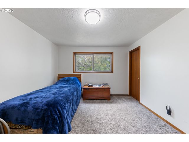 217 Ne CHAMBERS Ct, Newport, OR 97365