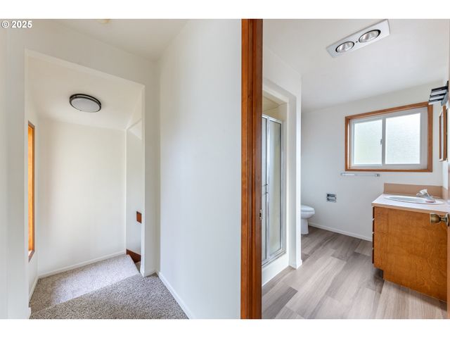 217 Ne CHAMBERS Ct, Newport, OR 97365