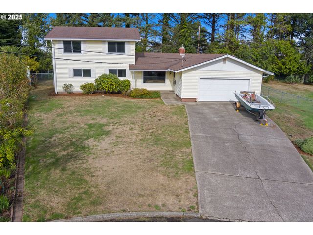 217 Ne CHAMBERS Ct, Newport, OR 97365