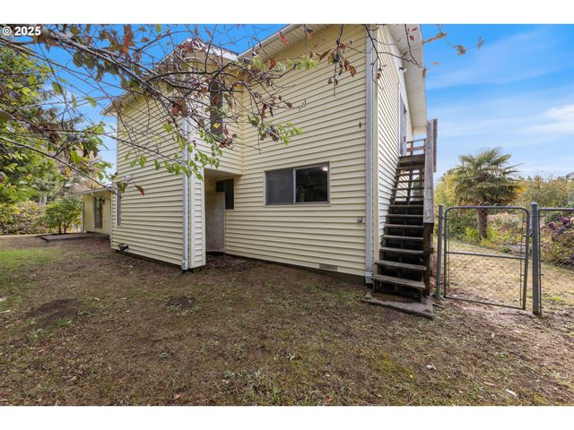 217 Ne CHAMBERS Ct, Newport, OR 97365