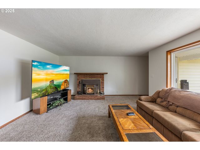 217 Ne CHAMBERS Ct, Newport, OR 97365