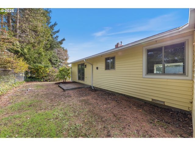 217 Ne CHAMBERS Ct, Newport, OR 97365
