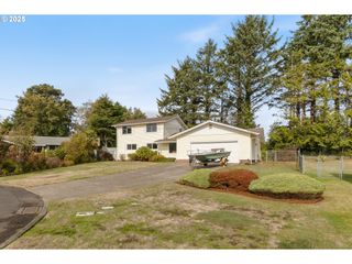 217 Ne CHAMBERS Ct, Newport, OR 97365