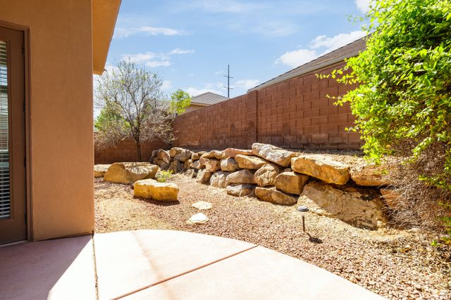 526 S RAINIER DR, St. George, UT 84770