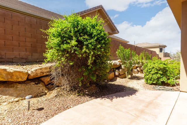 526 S RAINIER DR, St. George, UT 84770