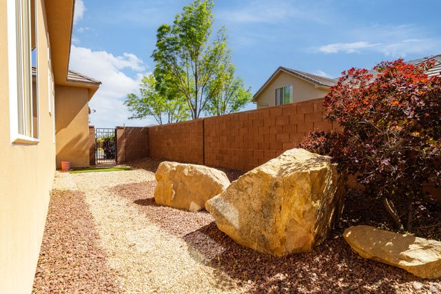 526 S RAINIER DR, St. George, UT 84770