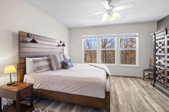 11 Milford Lane, Bella Vista, AR 72715