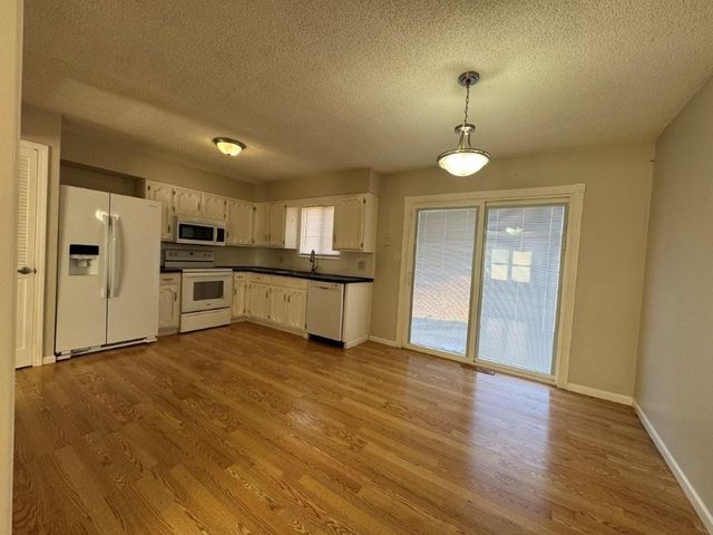 1724 N Hanover Avenue, Independence, MO 64056