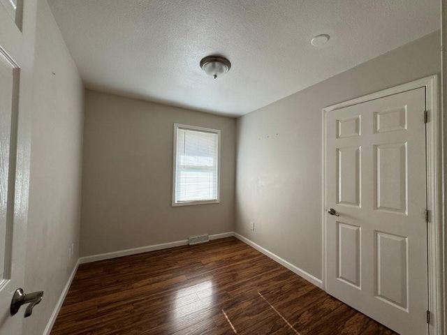 1724 N Hanover Avenue, Independence, MO 64056