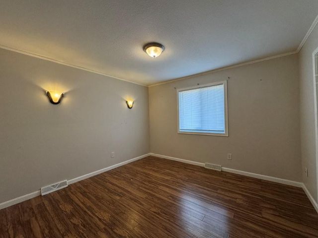 1724 N Hanover Avenue, Independence, MO 64056