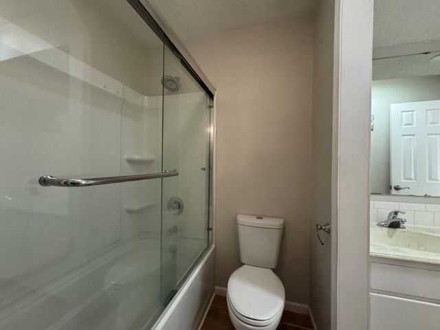 1724 N Hanover Avenue, Independence, MO 64056