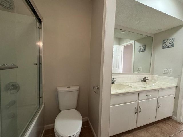 1724 N Hanover Avenue, Independence, MO 64056