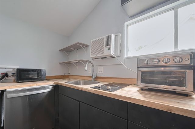 845 S Columbia Street C, Houston, TX 77007