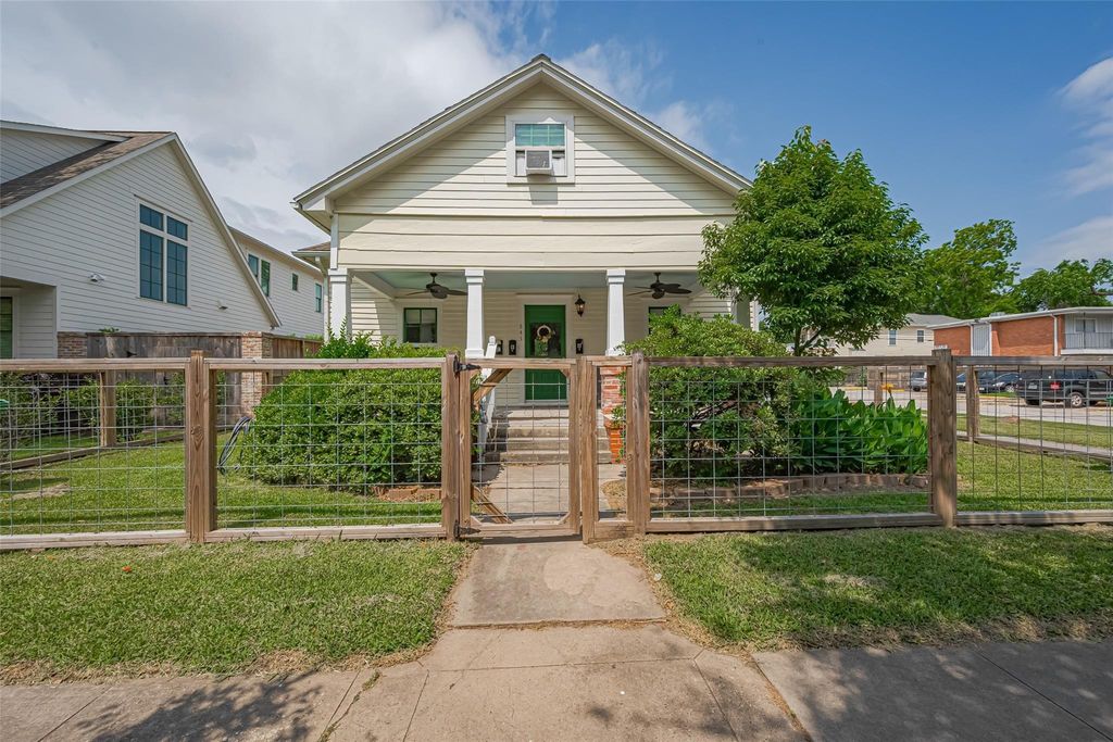 845 S Columbia Street C, Houston, TX 77007