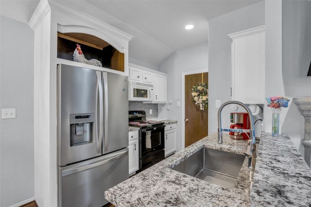 242 Sunset Path N, Conroe, TX 77316